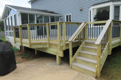 Manassas, VA deck with Wolf Harbor Grey decking