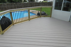 Manassas, VA deck with Wolf Harbor Grey decking