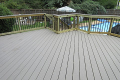 Manassas, VA deck with Wolf Harbor Grey decking