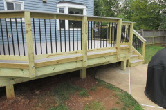 Manassas, VA deck with Wolf Harbor Grey decking