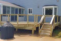 Manassas, VA deck with Wolf Harbor Grey decking