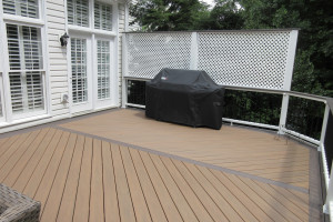 Deck with Wolf Amberwood and Black Walnut border and Trex Transcends railing - Herndon, VA