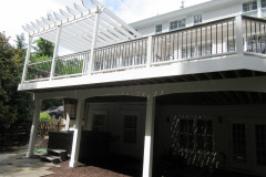Deck with Wolf Amberwood and Black Walnut border and Trex Transcends railing - Herndon, VA