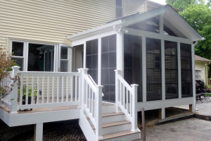 Screen porch with Eze Breeze windows - Burke, VA 