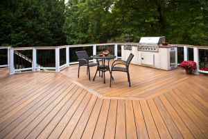 Deck and Screen Porch. Wolf Amberwood decking. Trex Transcends railing - Herndon, VA