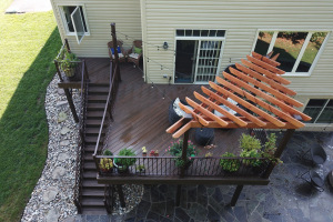 Deck in Trex Transcend Spice Rum & Trex Reveal railing- Chantilly, VA